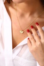 Altın Kaplama Yaprak Figürlü Zarif Kolye - Görsel 3