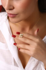 Çocuk Figürlü Taş İşlemeli Sevgi Kolyesi - Görsel 4