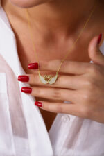 Taş İşlemeli Melek Kanadı Kalp Kolyesi - Görsel 2