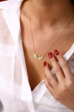 Taş İşlemeli Melek Kanadı Kalp Kolyesi - Görsel 3