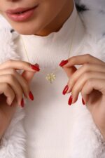 Taş İşlemeli Melek Kanatlı Altın Kaplama Kolye - Görsel 2