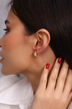 Baget Taşlı Kare Form Altın Kaplama Halka Küpe - Görsel 4