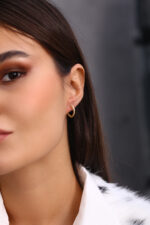 Üçgen Form İnce Taşlı Altın Kaplama Halka Küpe - Görsel 2