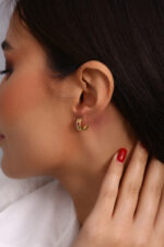 Kırmızı Taş Detaylı Altın Kaplama Halka Küpe - Görsel 3