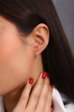 Kırmızı Taş Detaylı Altın Kaplama Halka Küpe - Görsel 4