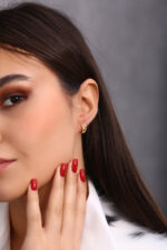 Kırmızı Taş Detaylı Altın Kaplama Halka Küpe - Görsel 5