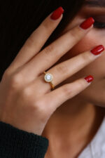 Işıltılı Tektaş Çevresi Taşlı Gold Yüzük - Görsel 2