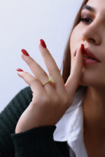 Oval Taş Çevresi Işıltılı Gold Kadın Yüzük - Görsel 6