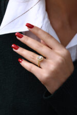 Oval Taş Çevresi Işıltılı Gold Kadın Yüzük - Görsel 8