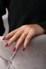 Geometrik Bağlantılı Minimal Gold Kadın Yüzük - Görsel 4