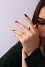 Geometrik Bağlantılı Minimal Gold Kadın Yüzük - Görsel 5