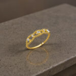 Baget ve Yuvarlak Taş Detaylı İnce Gold Yüzük - Görsel 2