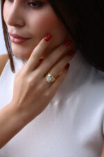 Zincir Detaylı Tektaş Gold Kadın Yüzük - Görsel 4